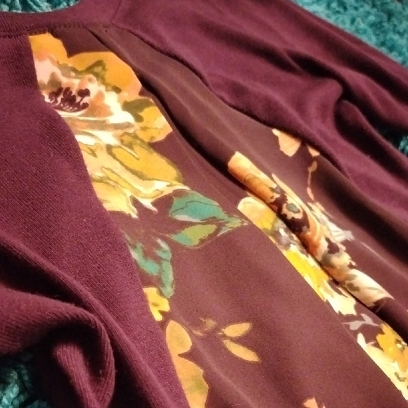 Le Lis Deep Burgundy Top with Rounded Neckline and 3/4 Sleeves - Picture 6 of 8